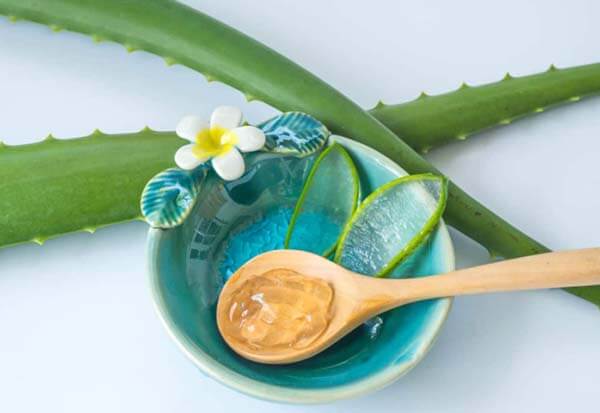 Trị mụn cơm tại nhà bằng nha đam