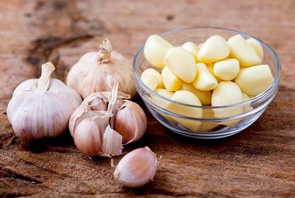 Trị mụn cơm bằng tỏi